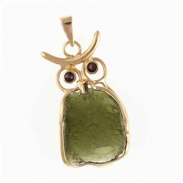 Ciondolo placcato oro con un moldavite e granati - gufo MS26-293