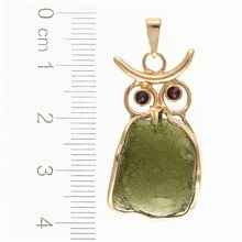 Ciondolo placcato oro con un moldavite e granati - gufo MS26-293