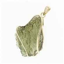 Golden pendant with a moldavite 6395-2