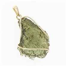 Golden pendant with a moldavite 6395-2