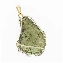 Golden pendant with a moldavite 6395-2