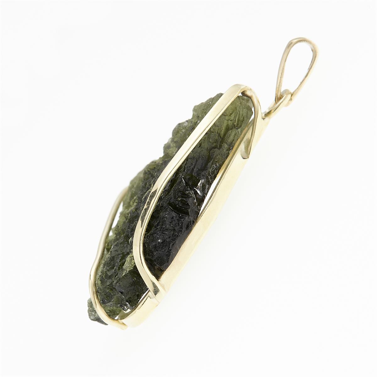 Golden pendant with a moldavite 6395-2