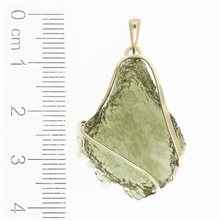 Golden pendant with a moldavite 6395-2