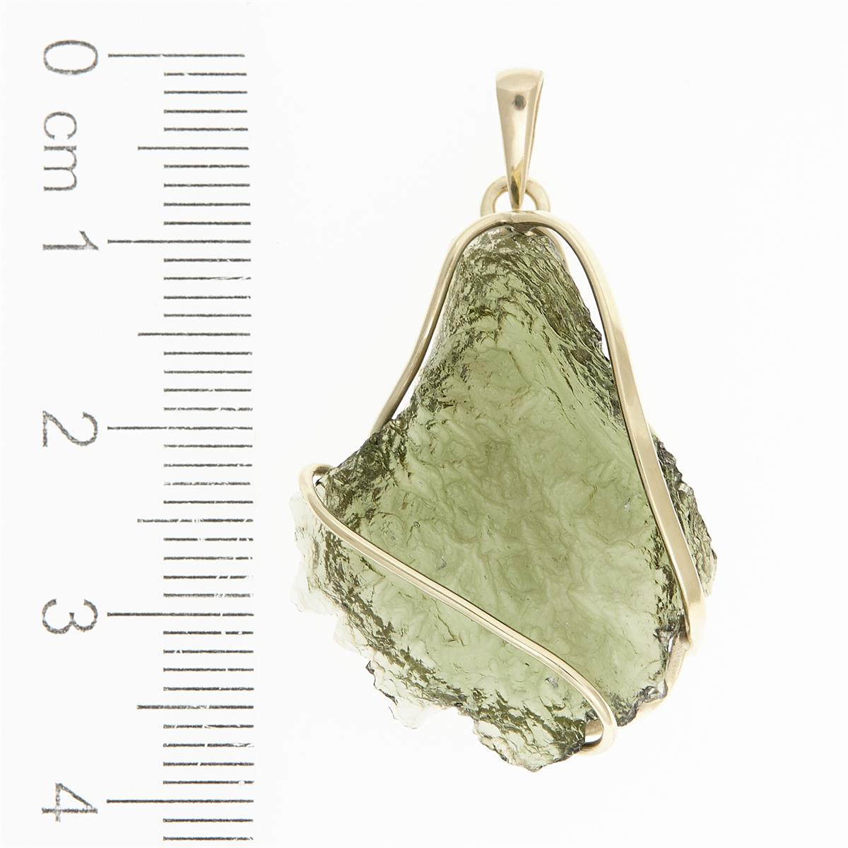 Golden pendant with a moldavite 6395-2