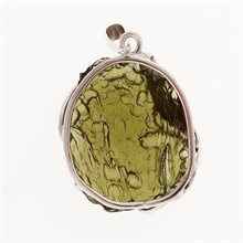 Ciondolo dorato con codice moldavite 7034