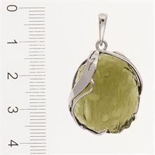 Golden pendant with a moldavite 7034
