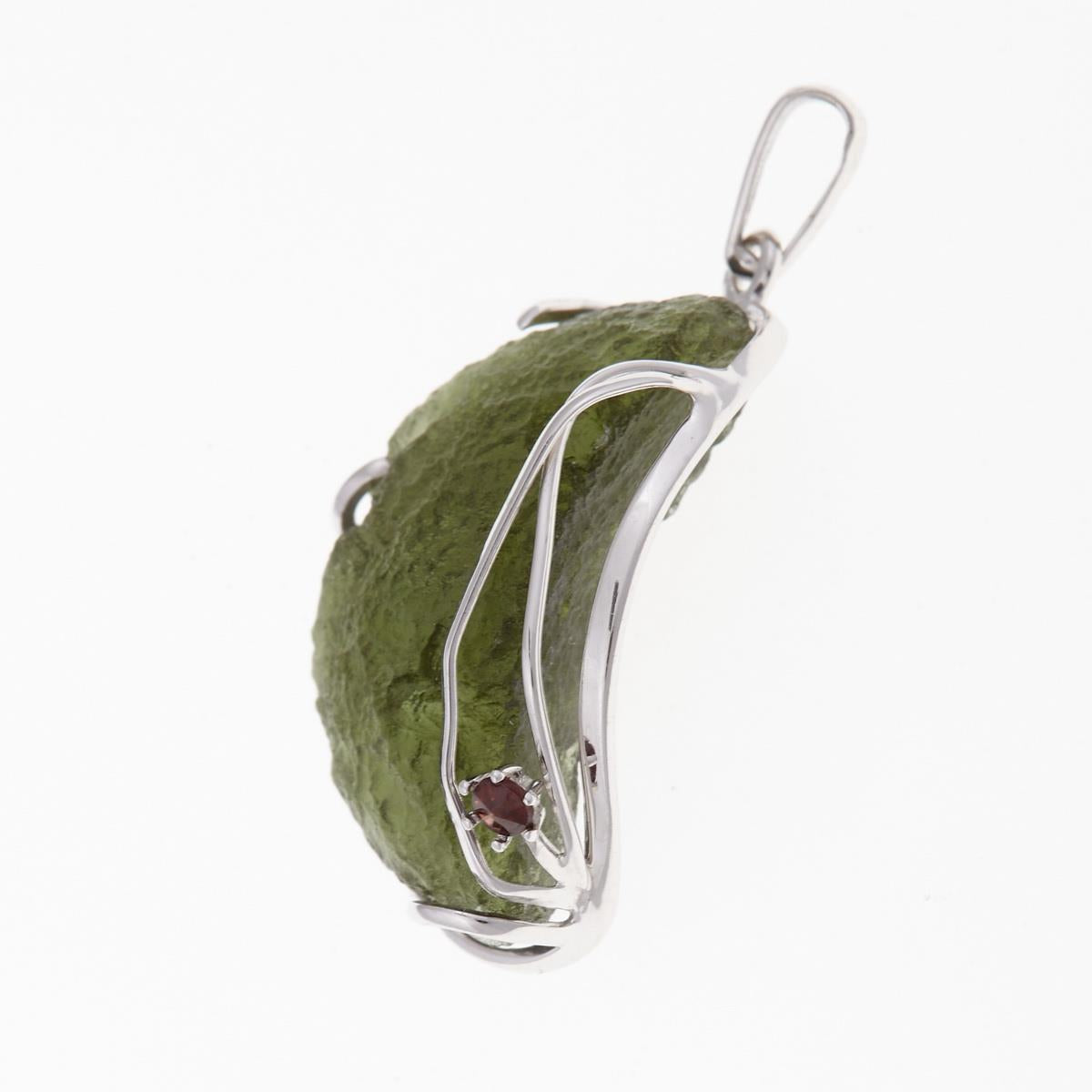 Golden pendant with a moldavite and garnet 7751