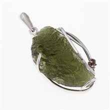 Golden pendant with a moldavite and garnet 7751