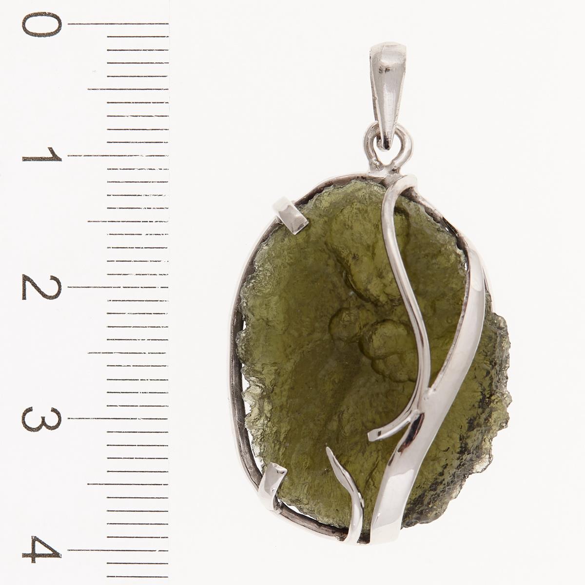 Golden pendant with a moldavite 7861