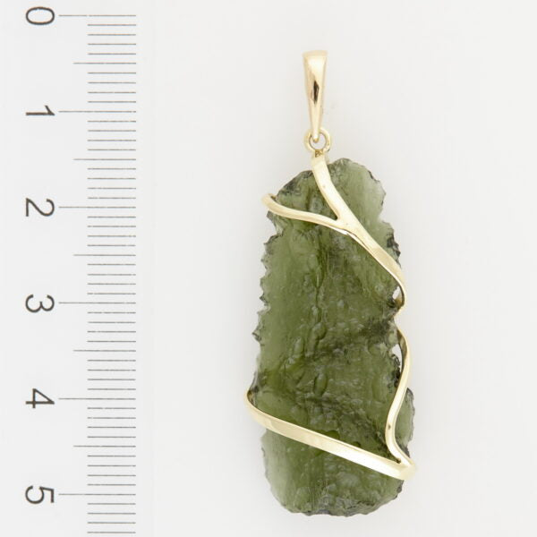 Pendente in oro con a moldavite 8549