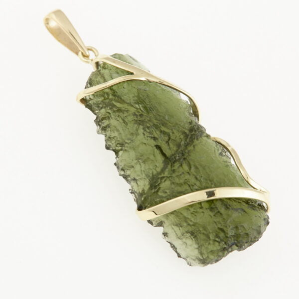 Pendente in oro con a moldavite 8549