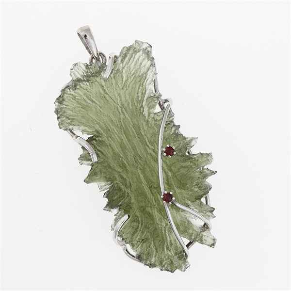 Golden pendant with a moldavite and garnets 8554
