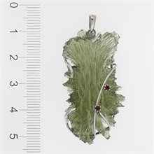 Golden pendant with a moldavite and garnets 8554