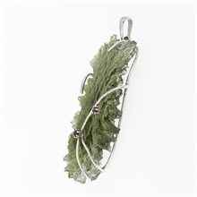 Golden pendant with a moldavite and garnets 8554