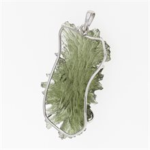 Golden pendant with a moldavite and garnets 8554