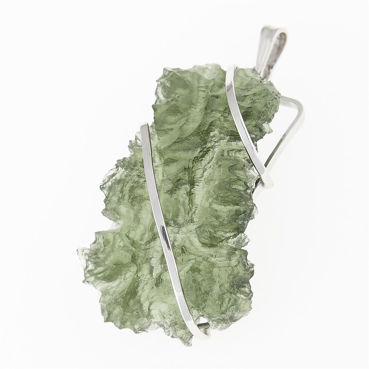 Golden pendant with a moldavite 8555