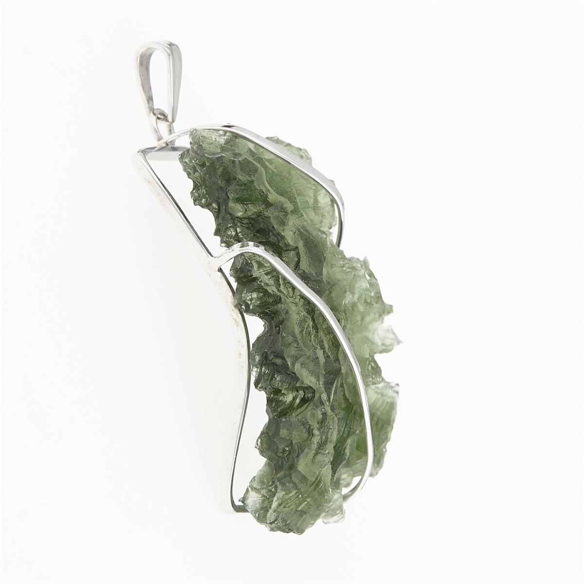 Golden pendant with a moldavite 8555