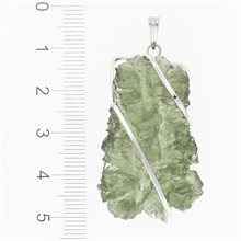 Golden pendant with a moldavite 8555