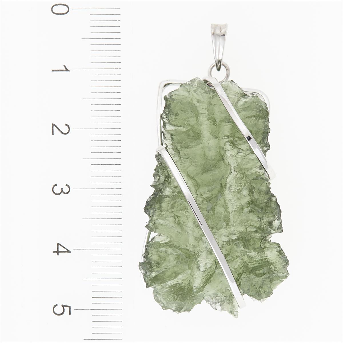 Golden pendant with a moldavite 8555