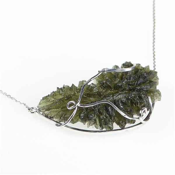 Golden necklace with moldavite 8556