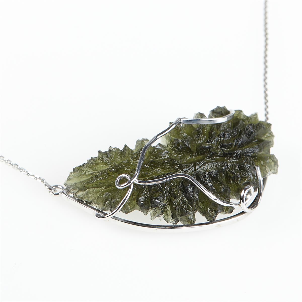 Golden necklace with moldavite 8556