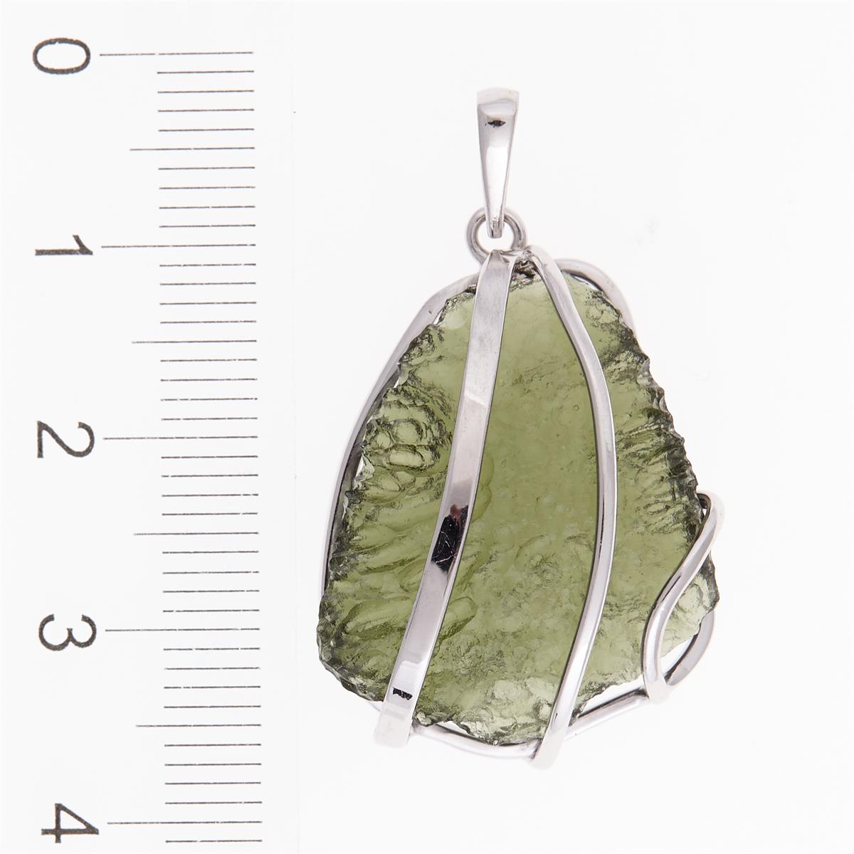 Golden pendant with a moldavite 8561