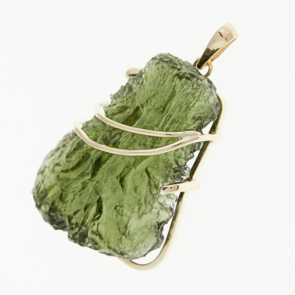 Pendente in oro con a moldavite 8564