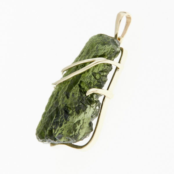 Pendente in oro con a moldavite 8564