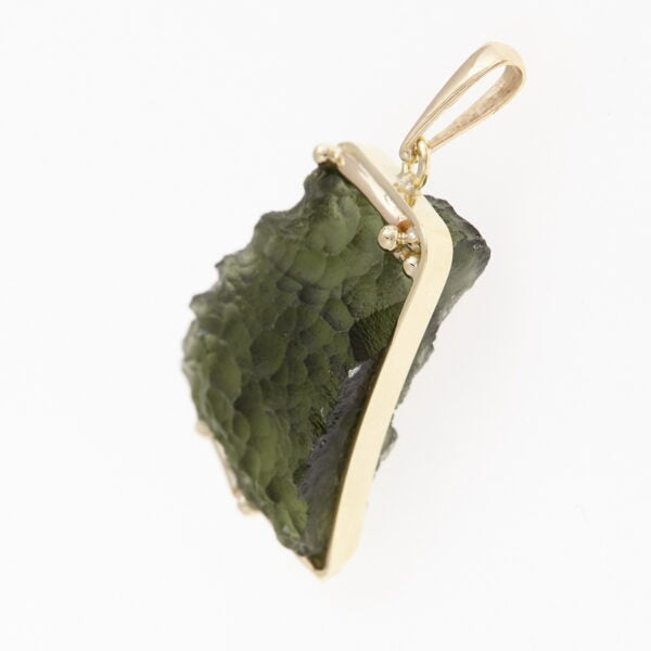 Pendente in oro con a moldavite 8593