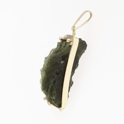 Pendente in oro con a moldavite 8593