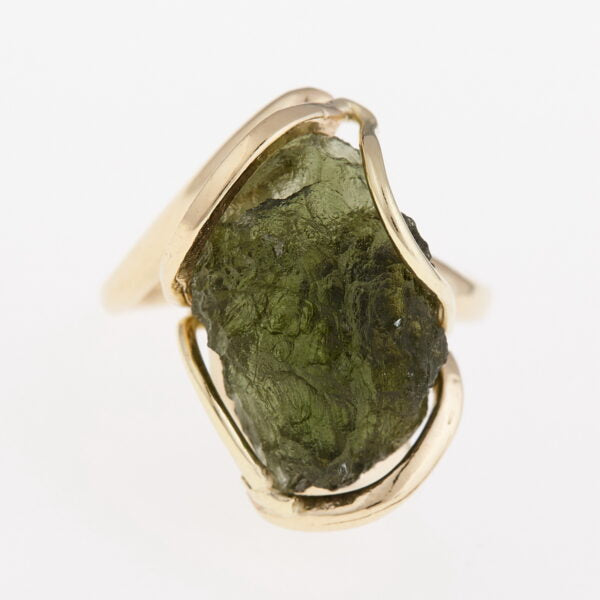 Anello d'oro con moldavite 8596