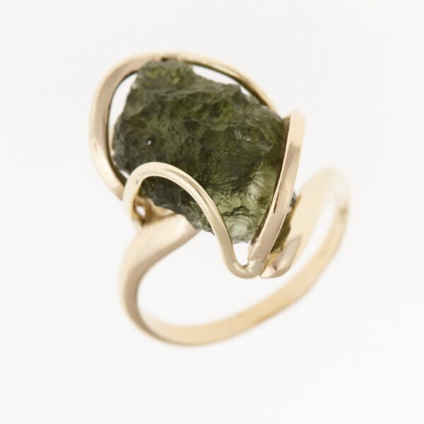 Anello d'oro con moldavite 8596