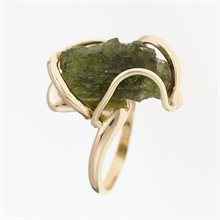 Golden ring with moldavite 8596