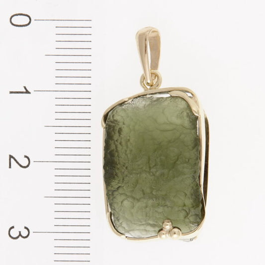 Pendente in oro con a moldavite 8601