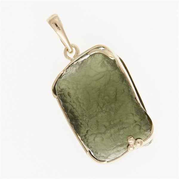 Ciondolo dorato con codice moldavite 8601