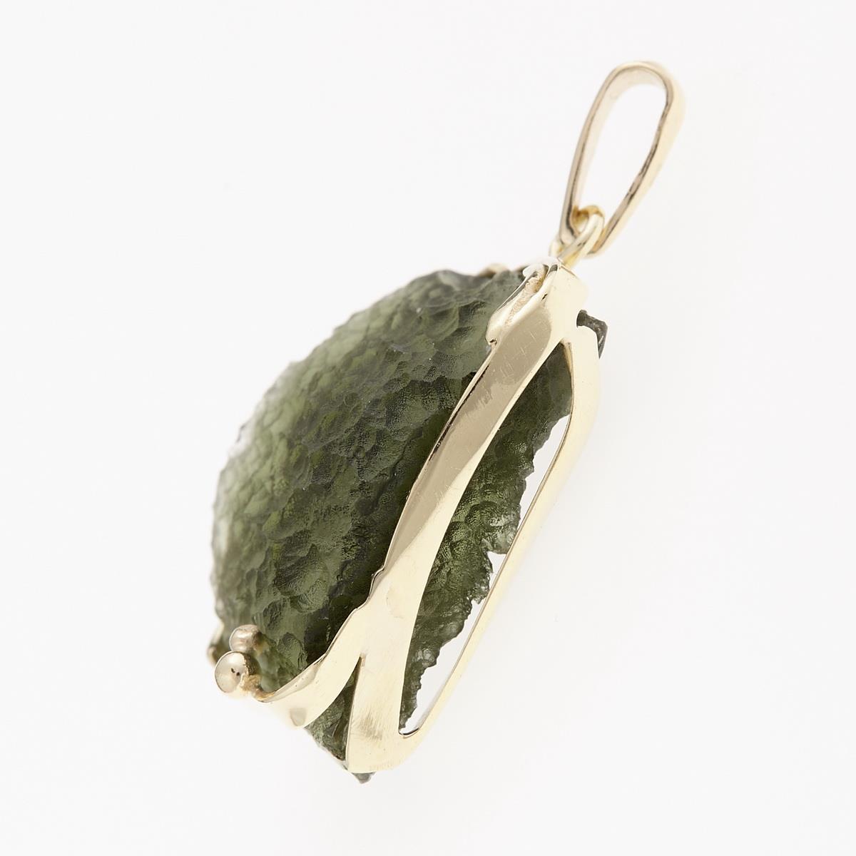 Golden pendant with a moldavite 8601