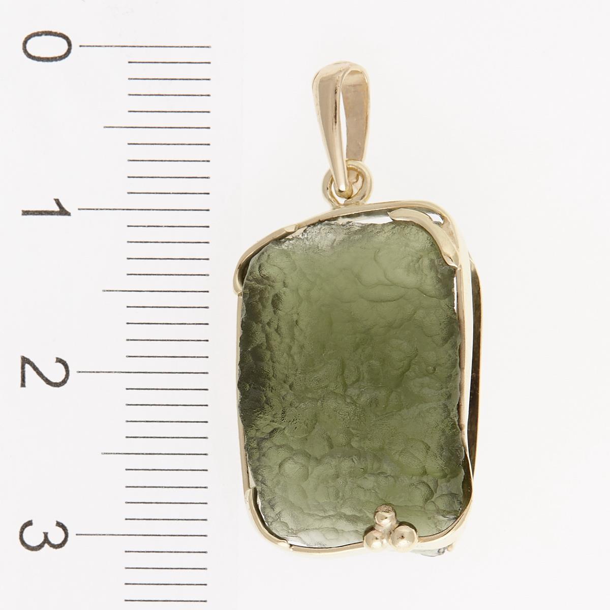 Golden pendant with a moldavite 8601