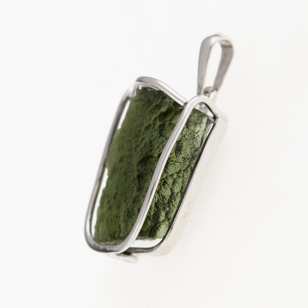 Golden pendant with a moldavite 8602