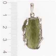 Silver pendant with moldavite 8625