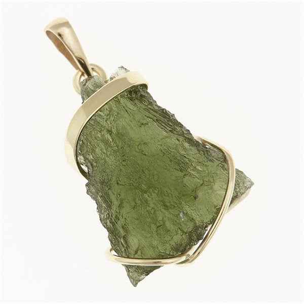Golden pendant with a moldavite 9480