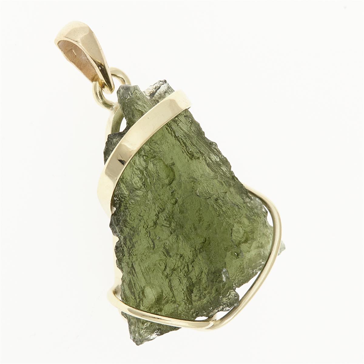 Golden pendant with a moldavite 9480