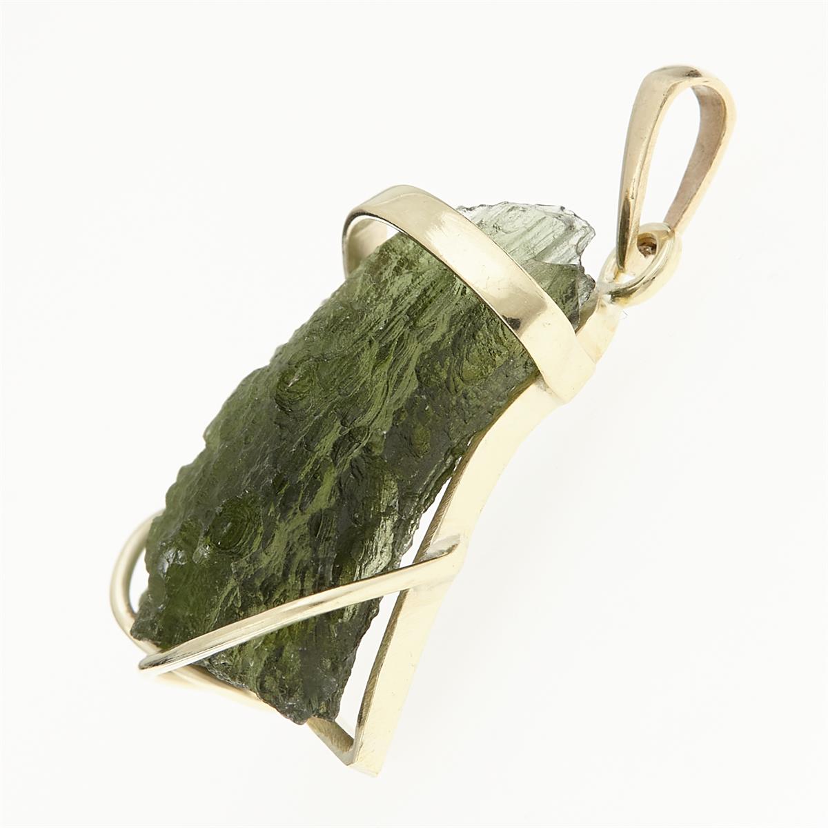 Golden pendant with a moldavite 9480