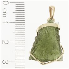 Golden pendant with a moldavite 9480