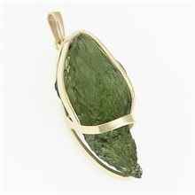 Golden pendant with a moldavite 9483