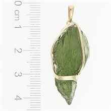 Golden pendant with a moldavite 9483