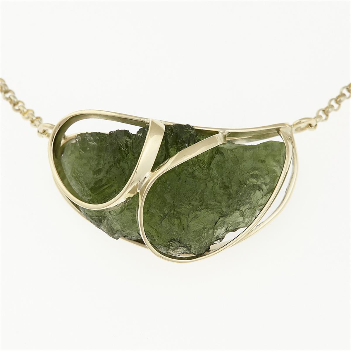 Golden necklace with moldavite 9487
