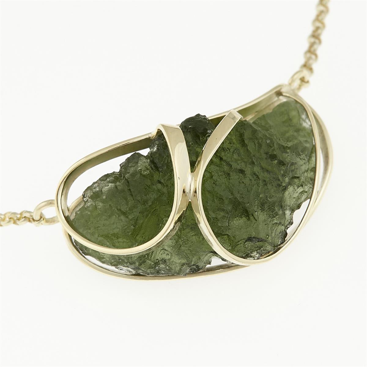 Golden necklace with moldavite 9487