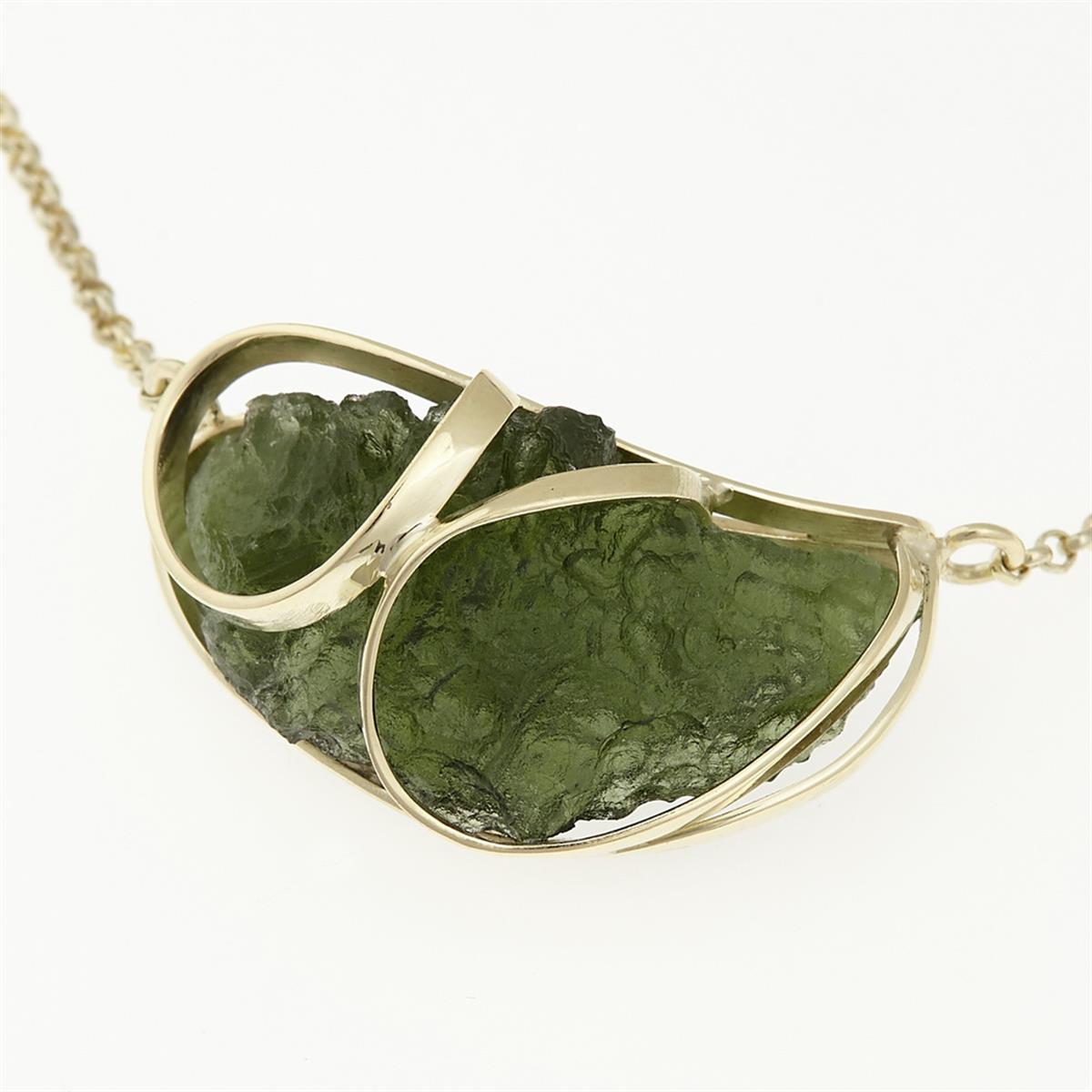 Golden necklace with moldavite 9487