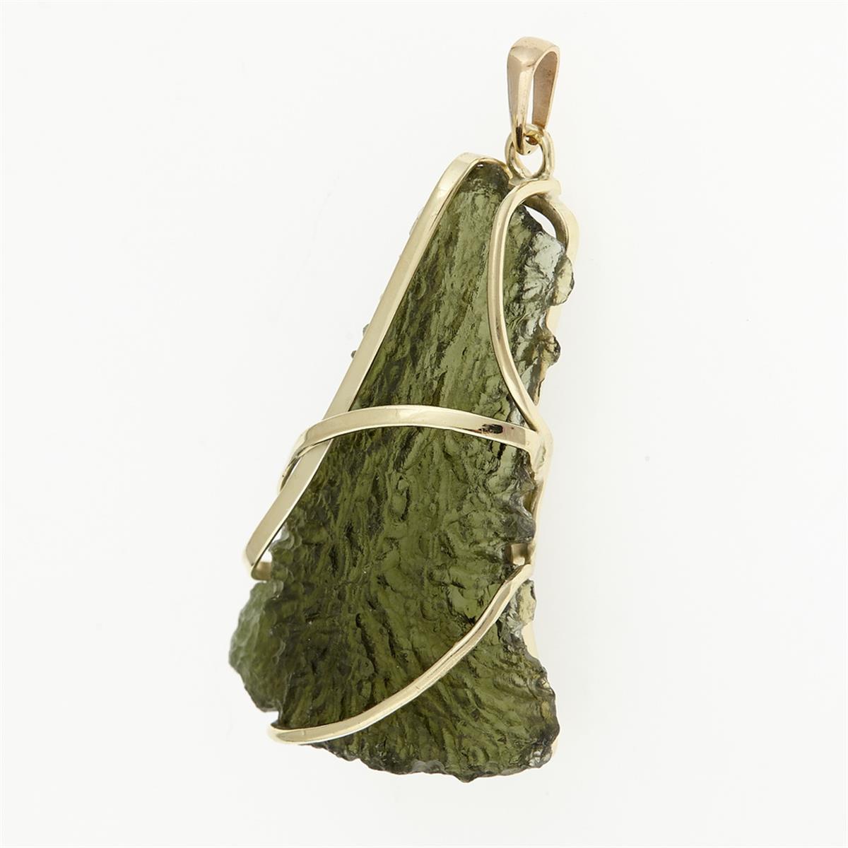 Golden pendant with a moldavite 9490