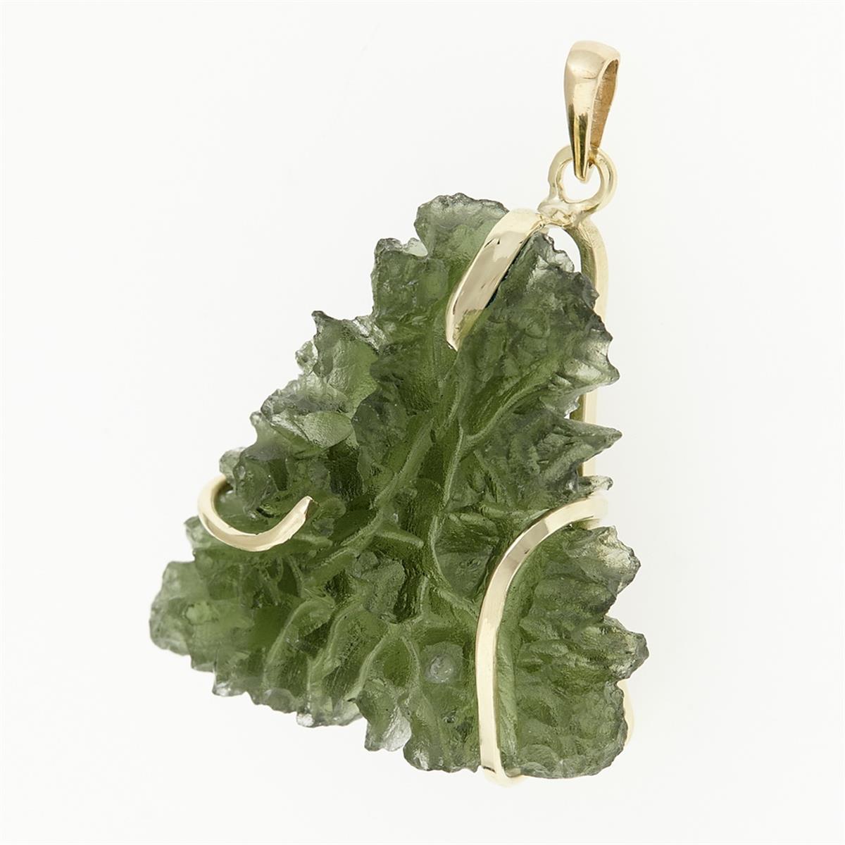 Golden pendant with a moldavite 9496